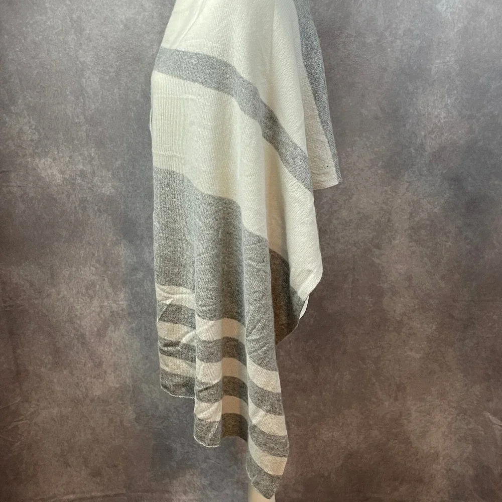 27 Miles Scarf Shawl Women One‎ Size Wrap Poncho Button Gray Cream 100% Cashmere